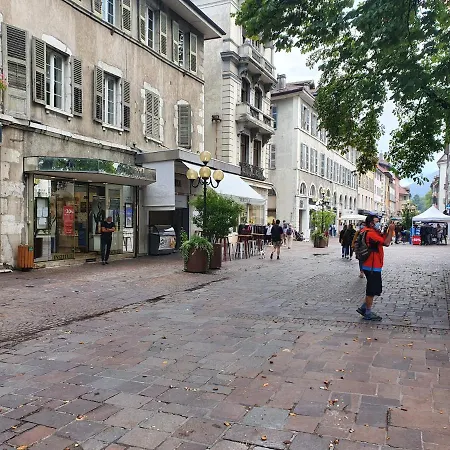 Un En O Fil De L'o Annecy